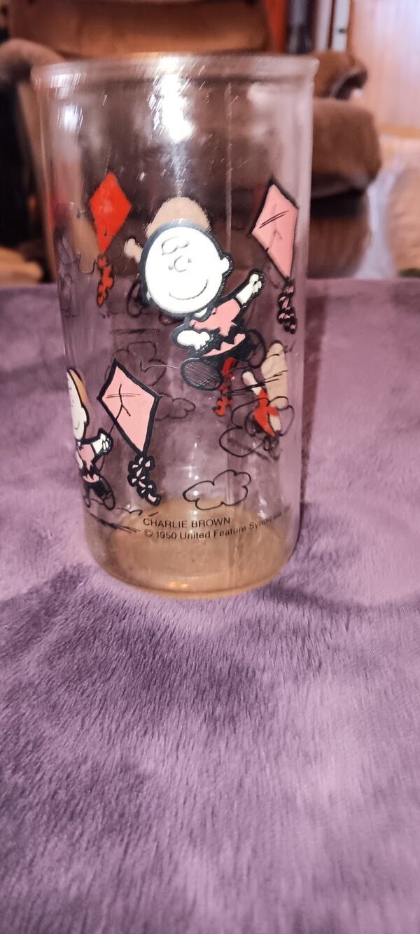 Vintage Promotional Glass Charlie Brown Flying Kite 1950 Snoopy Peanuts